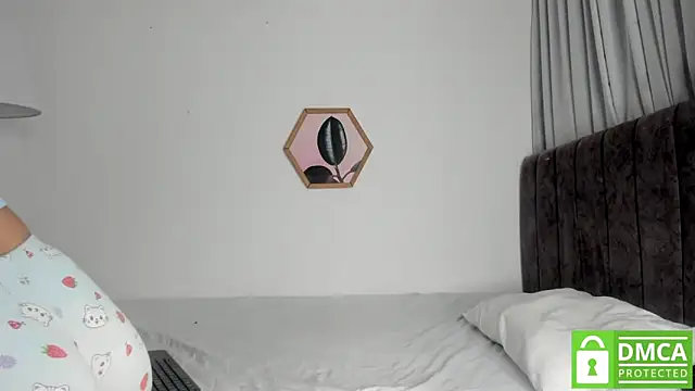 Snapshot of Dhalila_ chatting on 10-24-25, 01:35 Dhalila online show from 10-24-25, 01:35