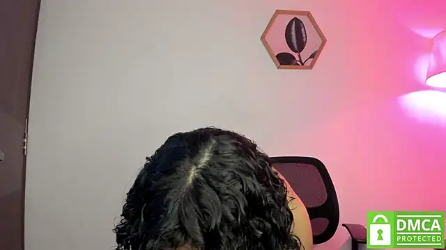 Snapshot of Dhalila_ chatting on 11-06-25, 01:17 Dhalila online show from 11-06-25, 01:17