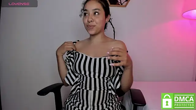 Snapshot of Dhalila_ chatting on 11-14-25, 01:15 Dhalila online show from 11-14-25, 01:15