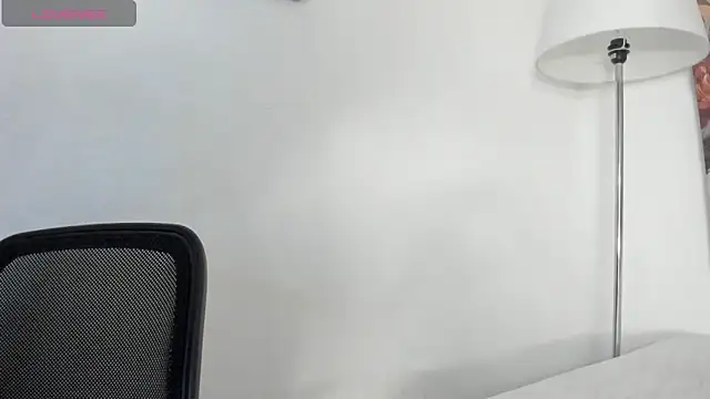 Snapshot of Dhalila_ chatting on 11-19-25, 12:10 Dhalila online show from 11-19-25, 12:10