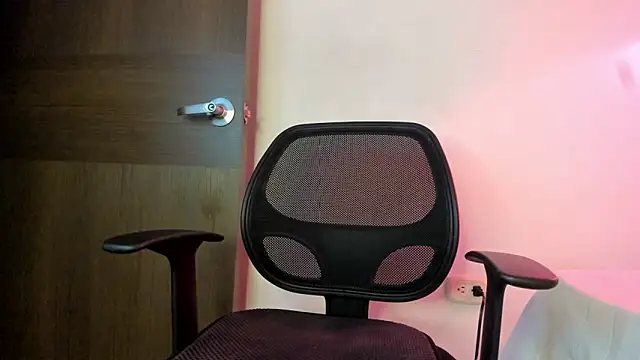 Snapshot of Dhalila_ chatting on 11-20-25, 12:00 Dhalila online show from 11-20-25, 12:00