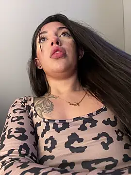 KarolVega- online show from 02-18-25, 01:10