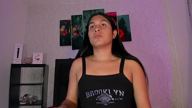 Selena fox7 online show from 09-30-25, 03:33