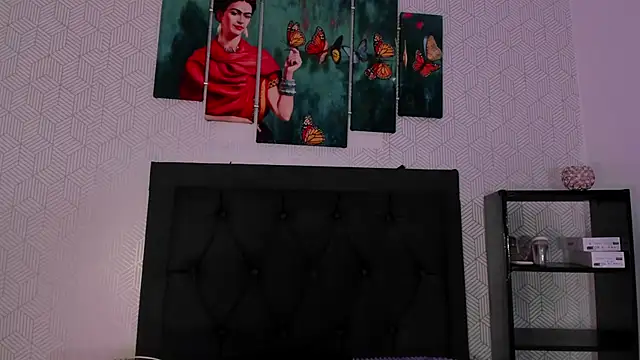 Selena fox7 online show from 10-08-25, 04:43