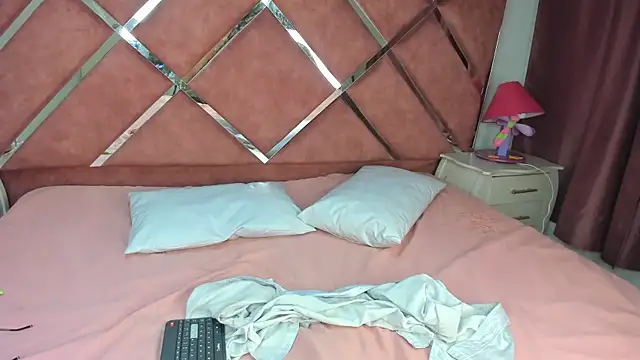  JuliSweet  online show from 03-20-25, 12:00