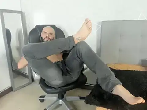 Snapshot of Luke_Diaz7 chatting on 02-13-25, 11:26 Luke Diaz7 online show from 02-13-25, 11:26