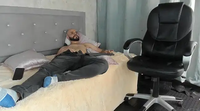 Snapshot of Luke_Diaz7 chatting on 02-14-25, 03:00 Luke Diaz7 online show from 02-14-25, 03:00