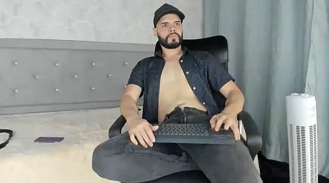 Snapshot of Luke_Diaz7 chatting on 02-21-25, 12:05 Luke Diaz7 online show from 02-21-25, 12:05