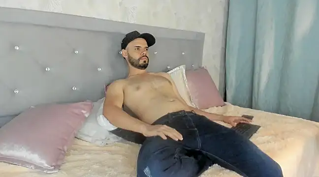 Snapshot of Luke_Diaz7 chatting on 02-23-25, 12:08 Luke Diaz7 online show from 02-23-25, 12:08