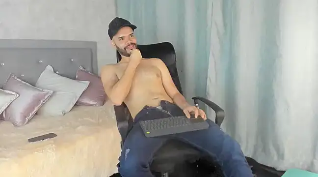 Snapshot of Luke_Diaz7 chatting on 02-24-25, 12:09 Luke Diaz7 online show from 02-24-25, 12:09