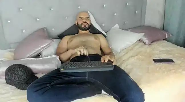 Snapshot of Luke_Diaz7 chatting on 02-24-25, 06:49 Luke Diaz7 online show from 02-24-25, 06:49