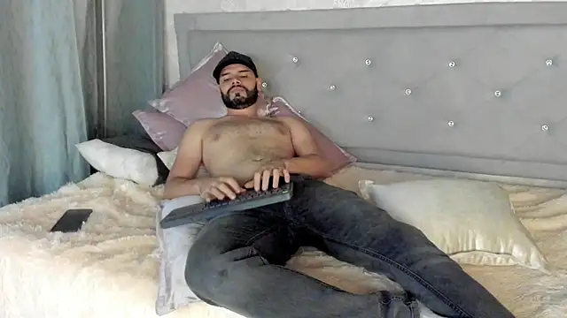 Snapshot of Luke_Diaz7 chatting on 03-02-25, 03:56 Luke Diaz7 online show from 03-02-25, 03:56