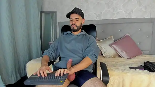 Snapshot of Luke_Diaz7 chatting on 03-04-25, 03:44 Luke Diaz7 online show from 03-04-25, 03:44