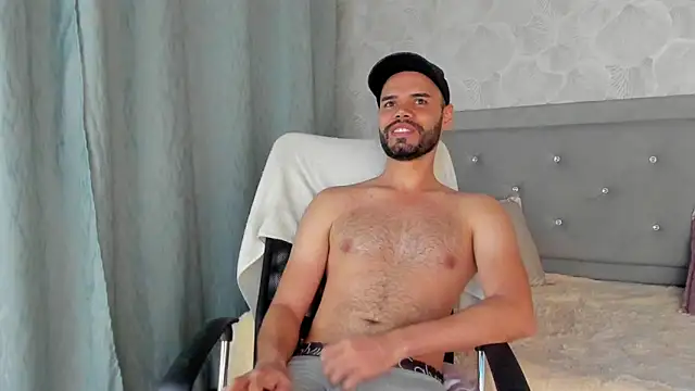 Snapshot of Luke_Diaz7 chatting on 03-11-25, 04:32 Luke Diaz7 online show from 03-11-25, 04:32