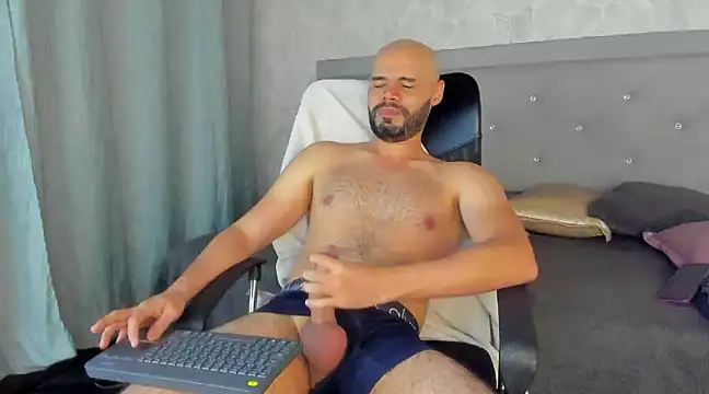 Snapshot of Luke_Diaz7 chatting on 03-13-25, 06:48 Luke Diaz7 online show from 03-13-25, 06:48