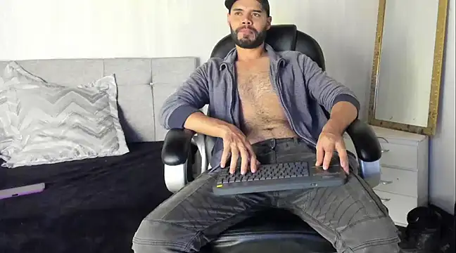 Snapshot of Luke_Diaz7 chatting on 03-21-25, 11:12 Luke Diaz7 online show from 03-21-25, 11:12