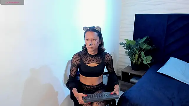 Georgina Palacios  online show from 10-29-25, 03:42