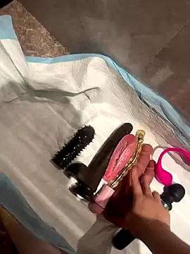 Snapshot of Mia-77 chatting on 11-28-25, 09:34 Mia-77 online show from 11-28-25, 09:34