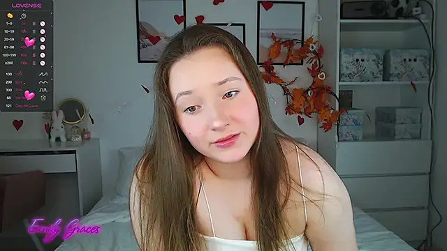 Snapshot of EmilyxxGraces chatting on 03-05-25, 01:31 EmilyxxGraces online show from 03-05-25, 01:31