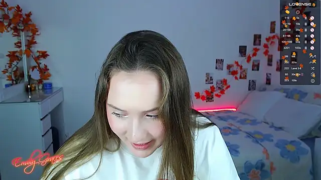 Snapshot of EmilyxxGraces chatting on 10-17-25, 02:04 EmilyxxGraces online show from 10-17-25, 02:04