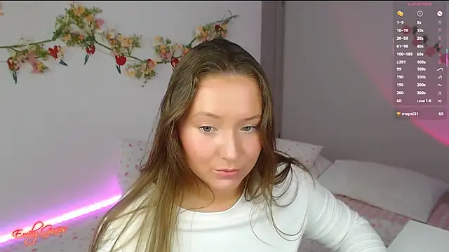 Snapshot of EmilyxxGraces chatting on 04-21-26, 01:42 EmilyxxGraces online show from 04-21-26, 01:42