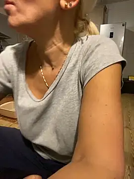 Snapshot of DeboraXporn chatting on 10-21-25, 09:48 DeboraXporn online show from 10-21-25, 09:48