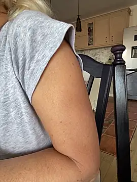 Snapshot of DeboraXporn chatting on 10-23-25, 01:32 DeboraXporn online show from 10-23-25, 01:32