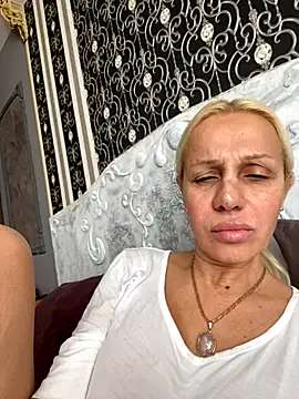 Snapshot of DeboraXporn chatting on 11-26-25, 08:59 DeboraXporn online show from 11-26-25, 08:59