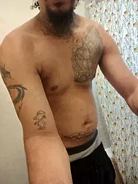 Snapshot of Rican8inches chatting on 10-27-25, 04:33 Rican8inches online show from 10-27-25, 04:33