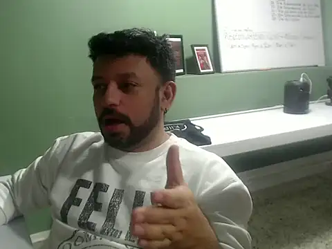 Snapshot of tonyglams chatting on 09-17-25, 08:10 tonyglams online show from 09-17-25, 08:10