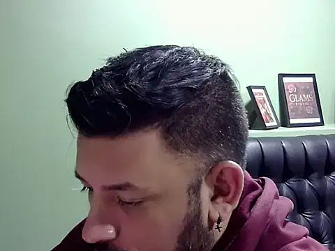 Snapshot of tonyglams chatting on 10-12-25, 08:30 tonyglams online show from 10-12-25, 08:30