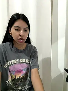 Snapshot of Valeedoll chatting on 09-11-25, 04:45 Valeedoll online show from 09-11-25, 04:45