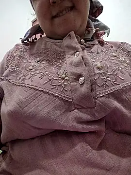 Snapshot of Malak-26 chatting on 02-13-26, 01:07 Malak-26 online show from 02-13-26, 01:07