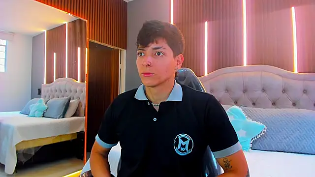  JacobMiller   online show from 09-27-25, 07:41