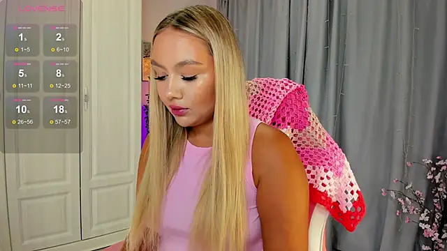 Snapshot of _Loneve__ chatting on 09-18-25, 03:58 Loneve online show from 09-18-25, 03:58