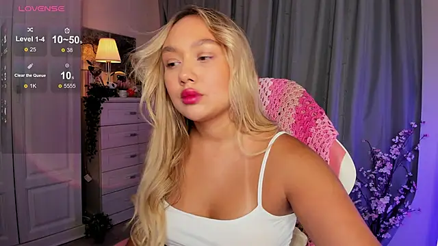 Snapshot of _Loneve__ chatting on 10-12-25, 01:54 Loneve online show from 10-12-25, 01:54