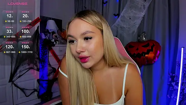 Snapshot of _Loneve__ chatting on 10-15-25, 02:50 Loneve online show from 10-15-25, 02:50