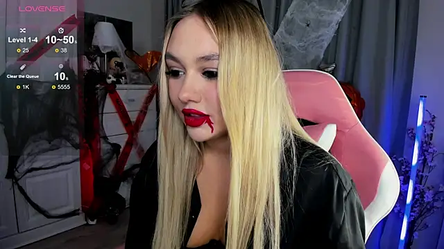 Snapshot of _Loneve__ chatting on 10-31-25, 02:51 Loneve online show from 10-31-25, 02:51