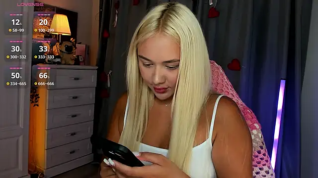 Snapshot of _Loneve__ chatting on 06-10-26, 03:44 Loneve online show from 06-10-26, 03:44