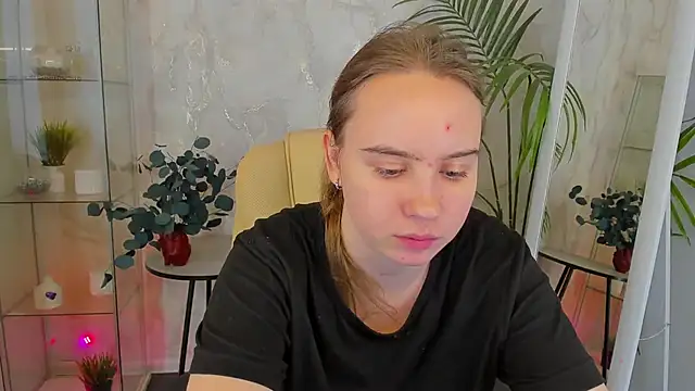 Snapshot of Lika_0ne chatting on 02-18-26, 12:12 Lika 0ne online show from 02-18-26, 12:12