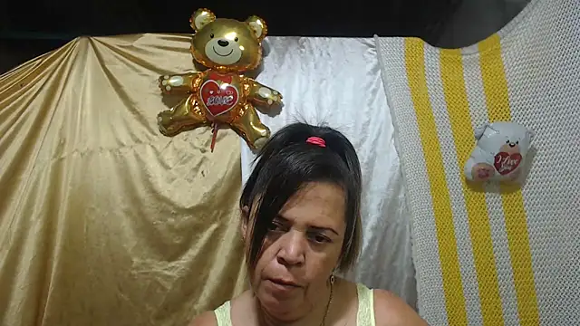 Snapshot of alina_maturehot chatting on 03-16-25, 12:00 alina maturehot online show from 03-16-25, 12:00