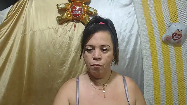 Snapshot of alina_maturehot chatting on 03-17-25, 12:46 alina maturehot online show from 03-17-25, 12:46