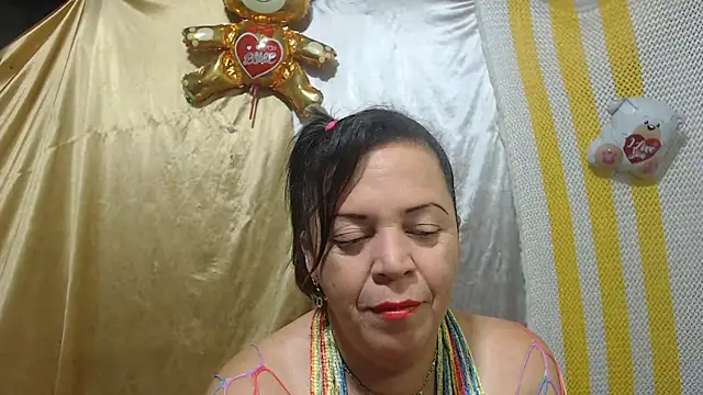Snapshot of alina_maturehot chatting on 03-18-25, 12:47 alina maturehot online show from 03-18-25, 12:47