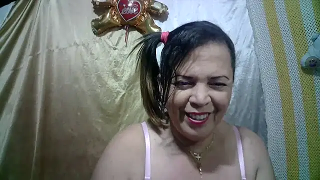 Snapshot of alina_maturehot chatting on 03-19-25, 07:38 alina maturehot online show from 03-19-25, 07:38