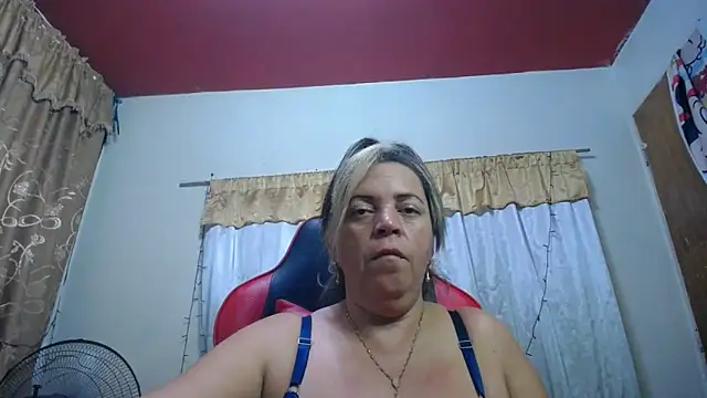 Snapshot of alina_maturehot chatting on 09-23-25, 07:33 alina maturehot online show from 09-23-25, 07:33