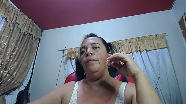 Snapshot of alina_maturehot chatting on 10-04-25, 11:03 alina maturehot online show from 10-04-25, 11:03