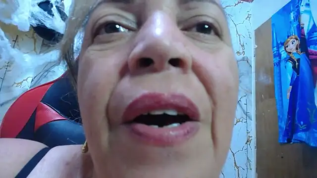 Snapshot of alina_maturehot chatting on 10-21-25, 09:21 alina maturehot online show from 10-21-25, 09:21