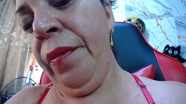 Snapshot of alina_maturehot chatting on 10-27-25, 08:13 alina maturehot online show from 10-27-25, 08:13