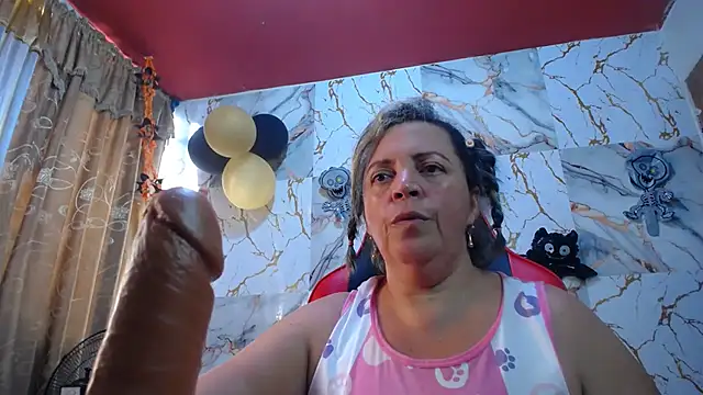 Snapshot of alina_maturehot chatting on 10-28-25, 08:44 alina maturehot online show from 10-28-25, 08:44