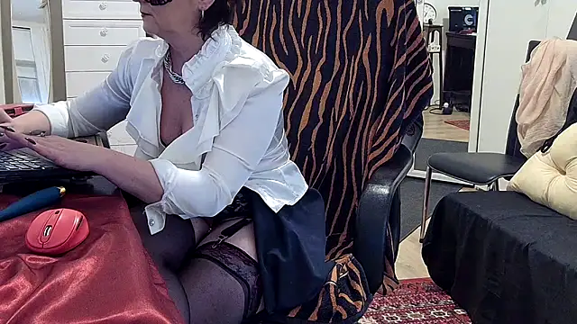 Chanel Noire online show from 03-12-25, 04:13